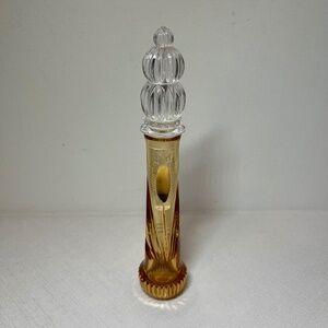 Crystal vintage bud vase with clear stopper
Amber
Vintage 
Great gift